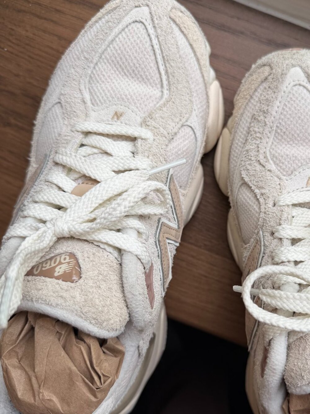 New Balance Gender Inclusive 9060 Sneaker BISQUE/ SEA SALT - Picture 3 of 9